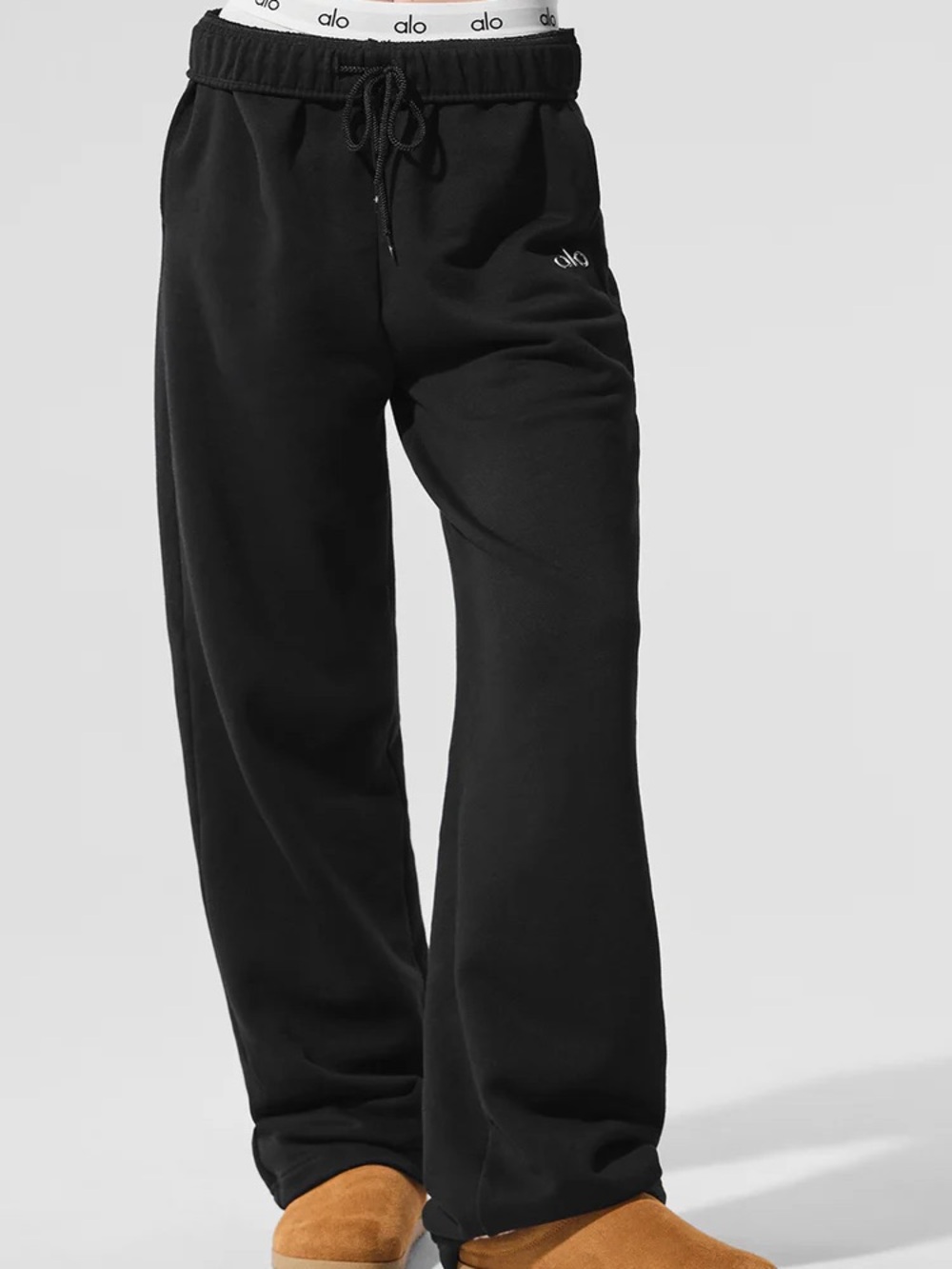 ALO Yoga Black Accolade Straight Leg Sweatpants